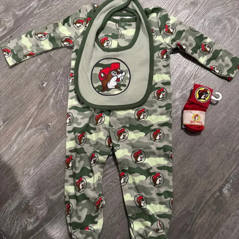 Buc-ee's Baby Sleeper, Bib, and socks Set